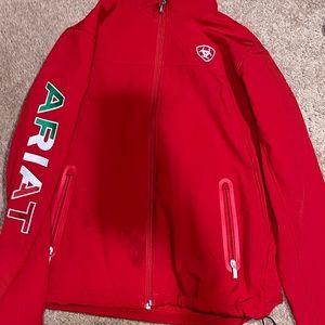 it has a stain but you can get it out with  vinegar, water and detergent